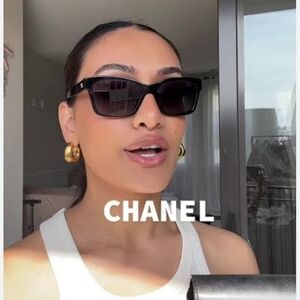 CHANEL AUTHENTIC Oversized Black Sunglasses In Excellent Condition. 5277